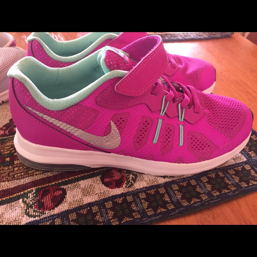 Brand new nikes girls